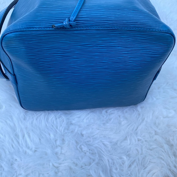 Authentic Louis Vuitton Epi Noe Bucket Bag - Picture 13 of 16